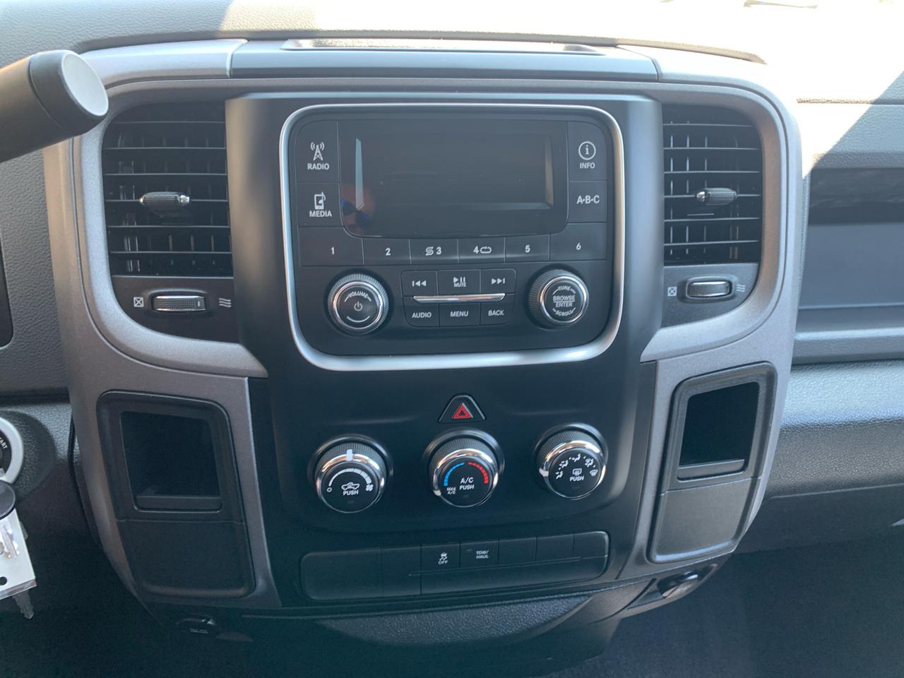 RAM 1500 2WD Quad Cab 140.5" Tradesman 2015