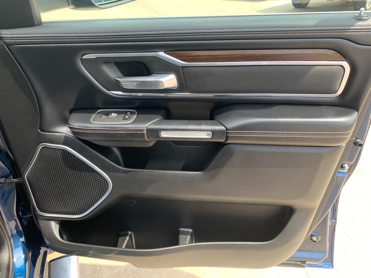 RAM 1500 Laramie 4x2 Crew Cab 5'7" Box 2021