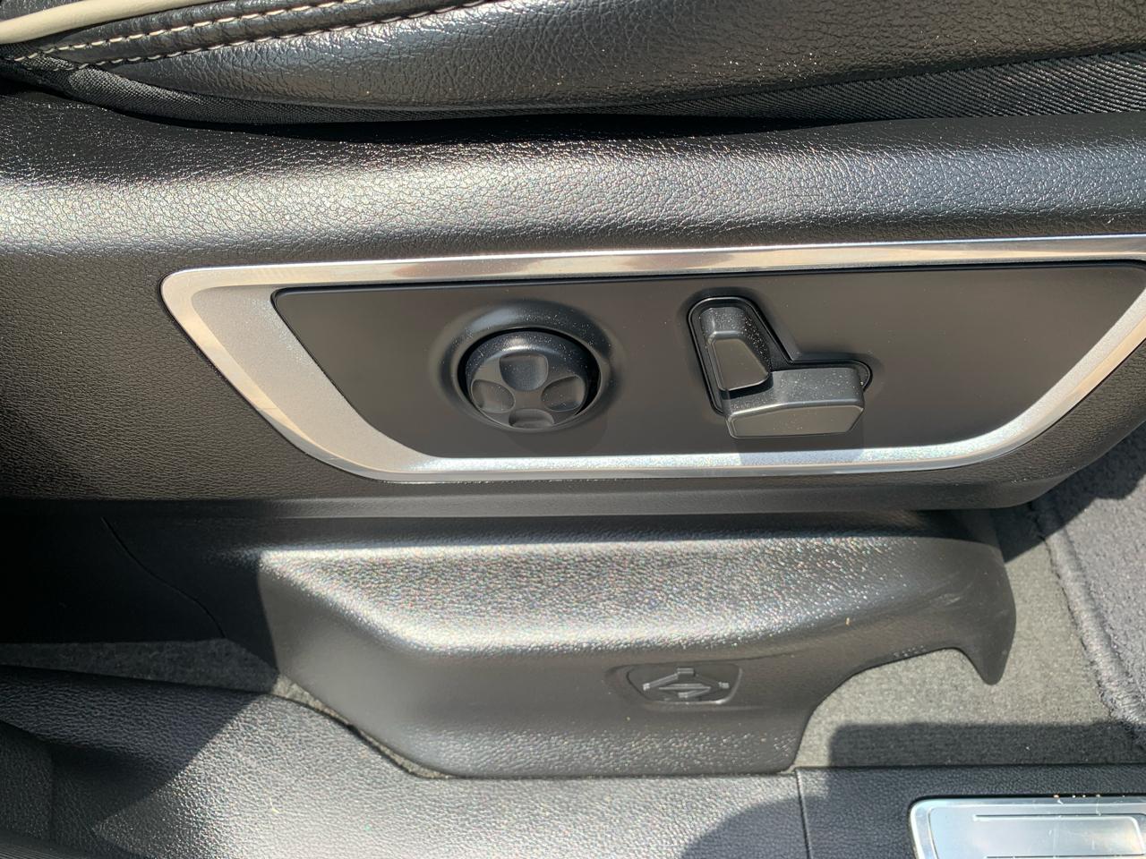 RAM 1500 Laramie 4x2 Crew Cab 5'7" Box 2021