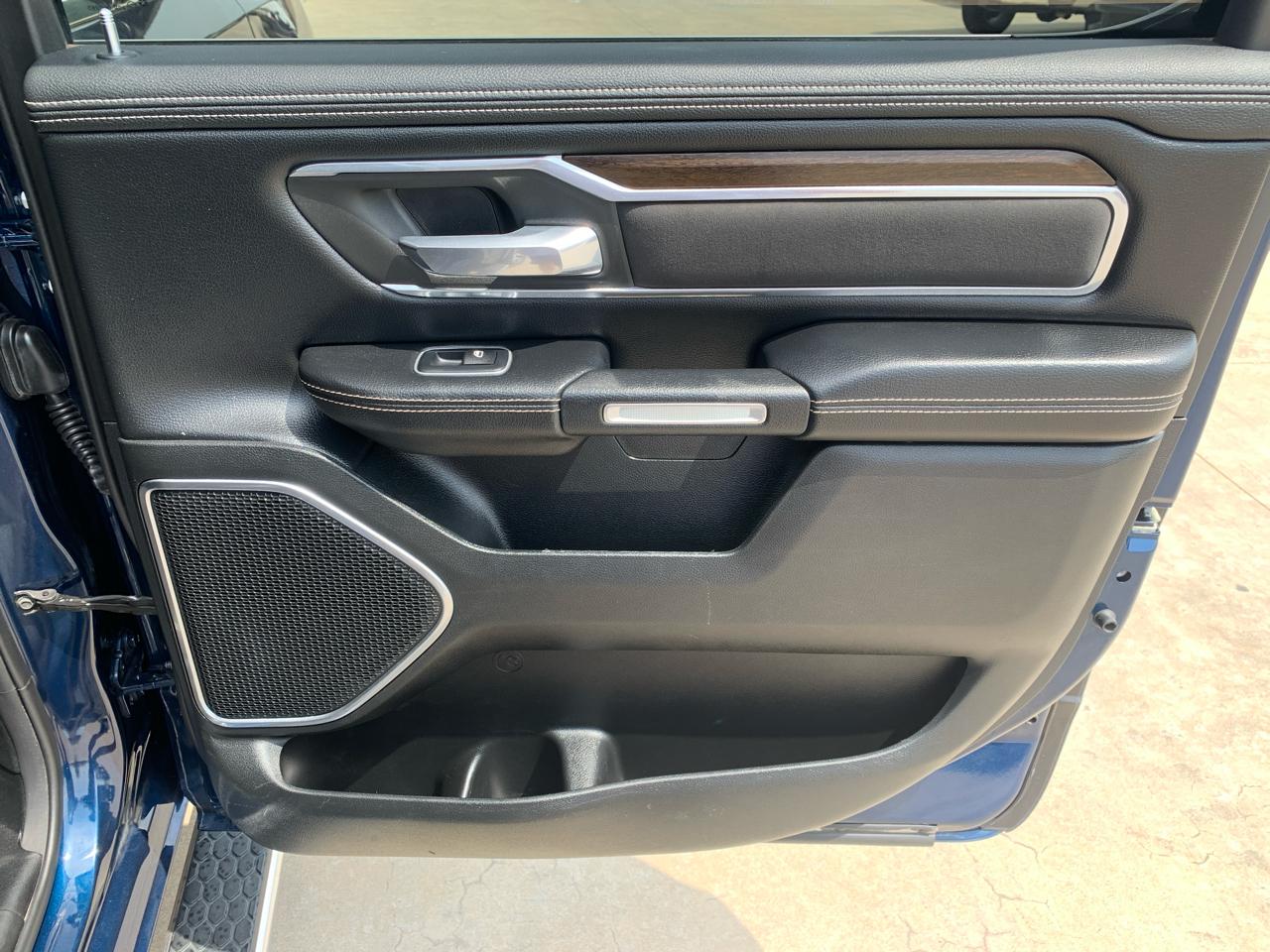 RAM 1500 Laramie 4x2 Crew Cab 5'7" Box 2021