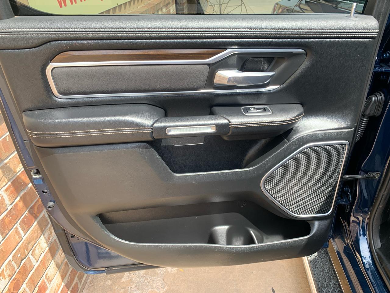 RAM 1500 Laramie 4x2 Crew Cab 5'7" Box 2021