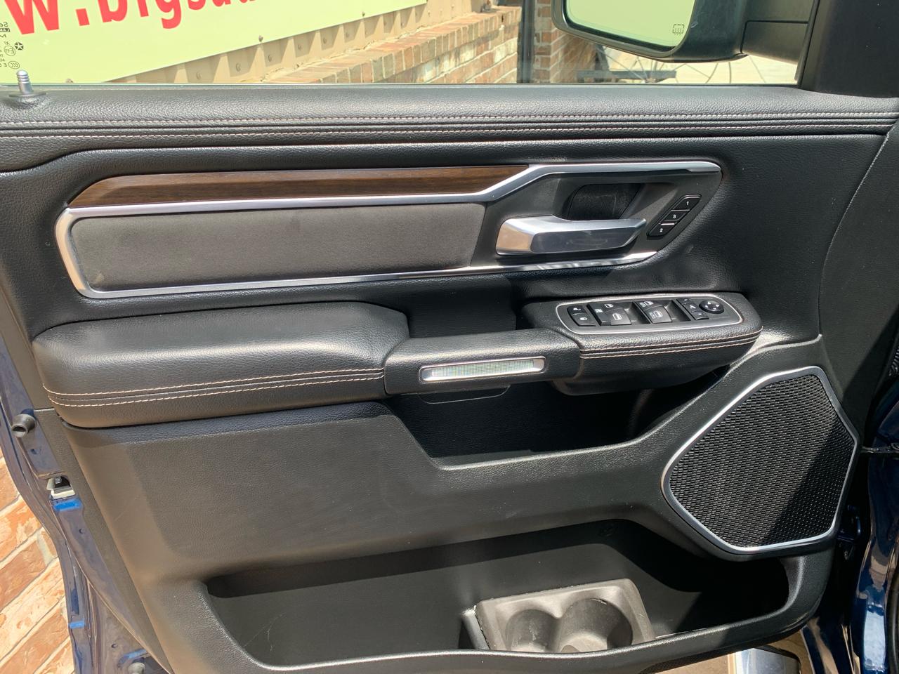 RAM 1500 Laramie 4x2 Crew Cab 5'7" Box 2021