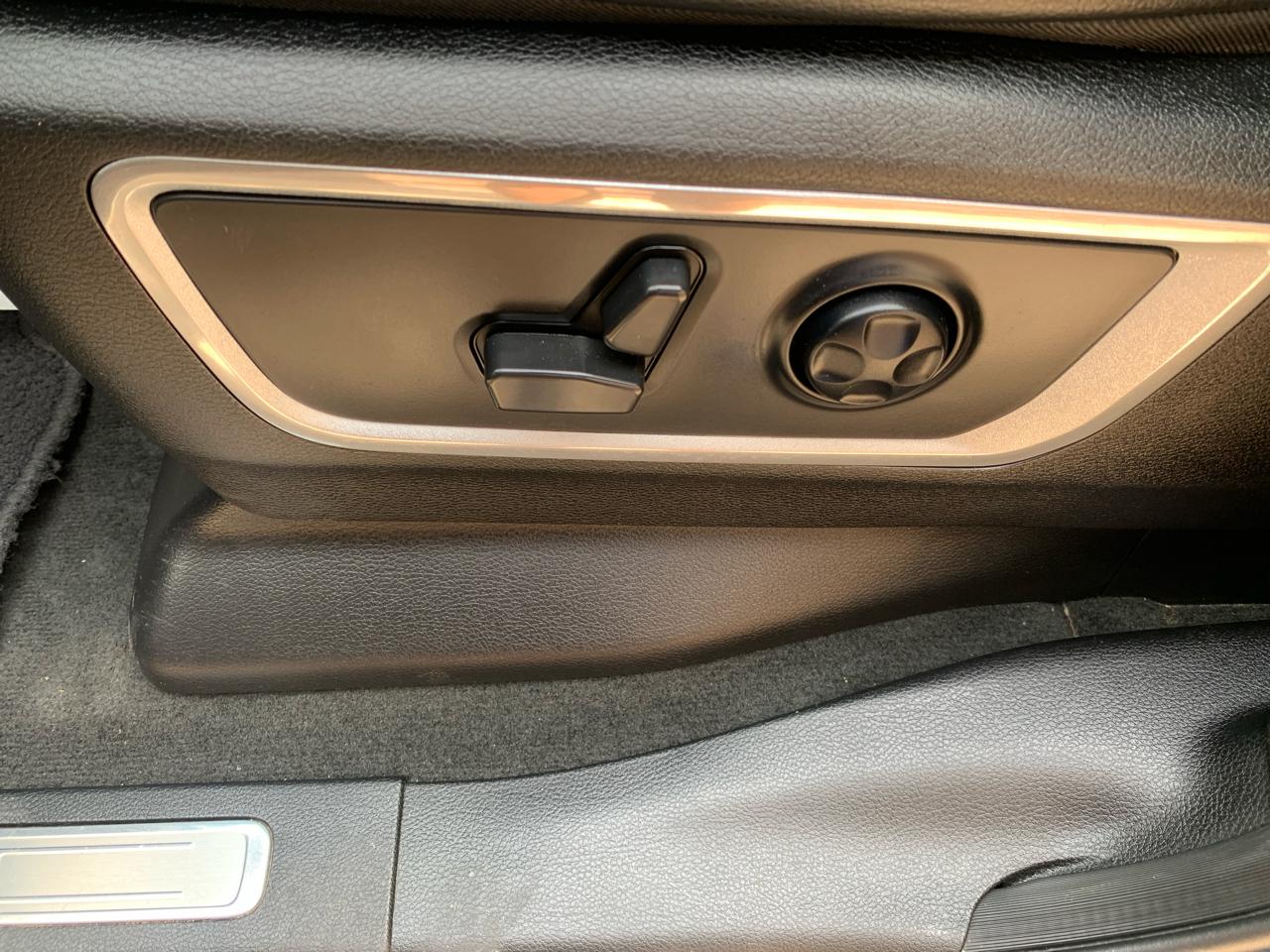 RAM 1500 Laramie 4x2 Crew Cab 5'7" Box 2021