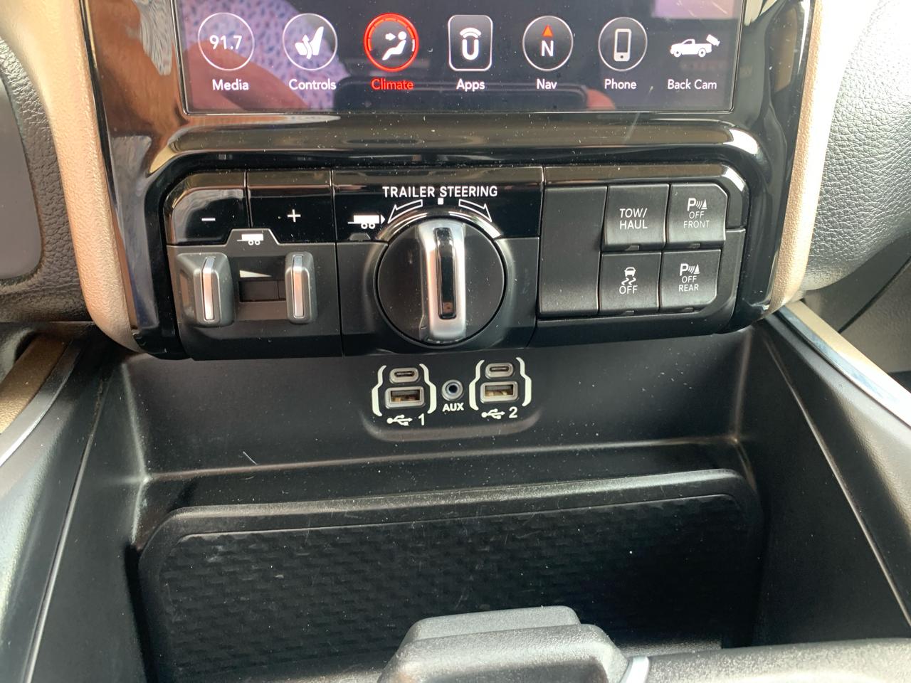 RAM 1500 Laramie 4x2 Crew Cab 5'7" Box 2021