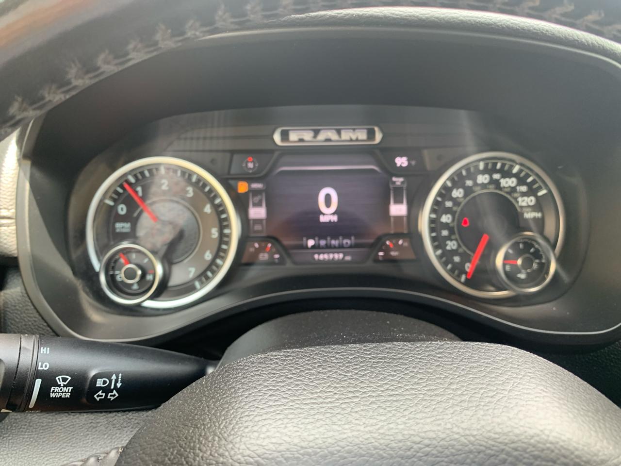 RAM 1500 Laramie 4x2 Crew Cab 5'7" Box 2021