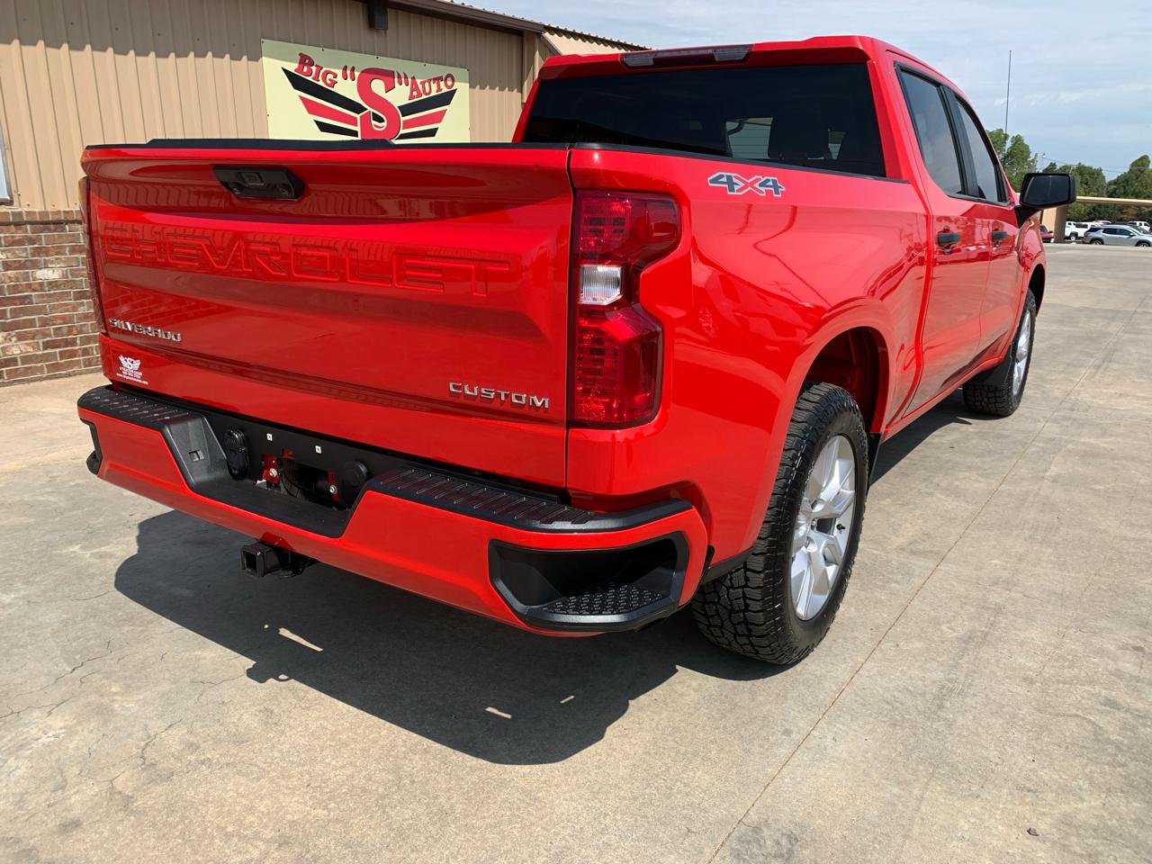Chevrolet Silverado 1500 4WD Crew Cab 147" Custom 2022