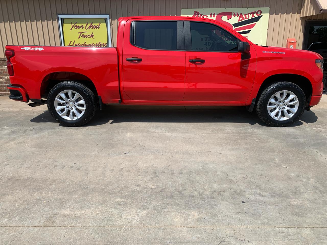 Chevrolet Silverado 1500 4WD Crew Cab 147" Custom 2022