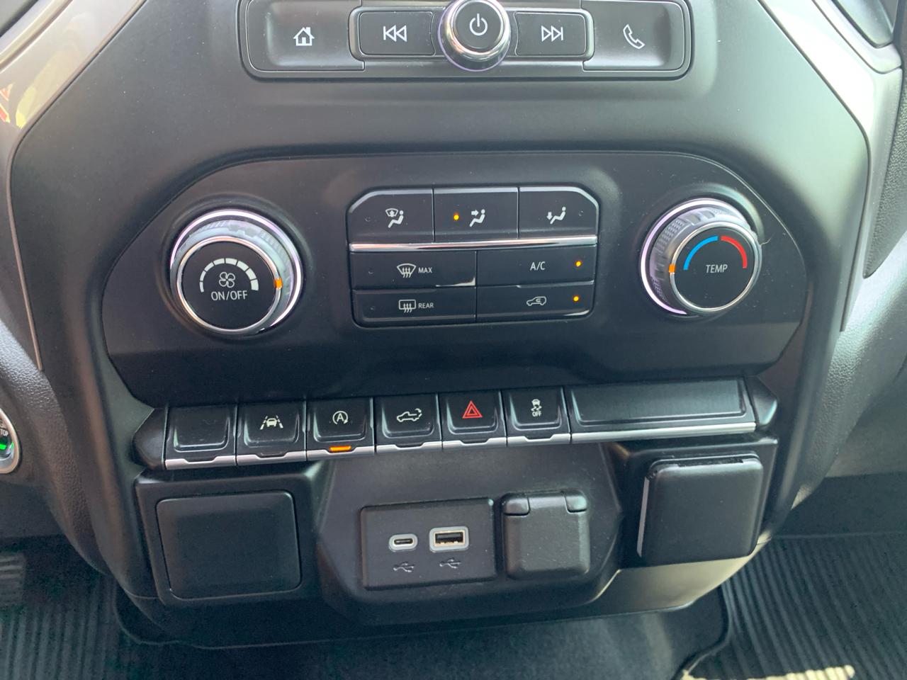 Chevrolet Silverado 1500 4WD Crew Cab 147" Custom 2022