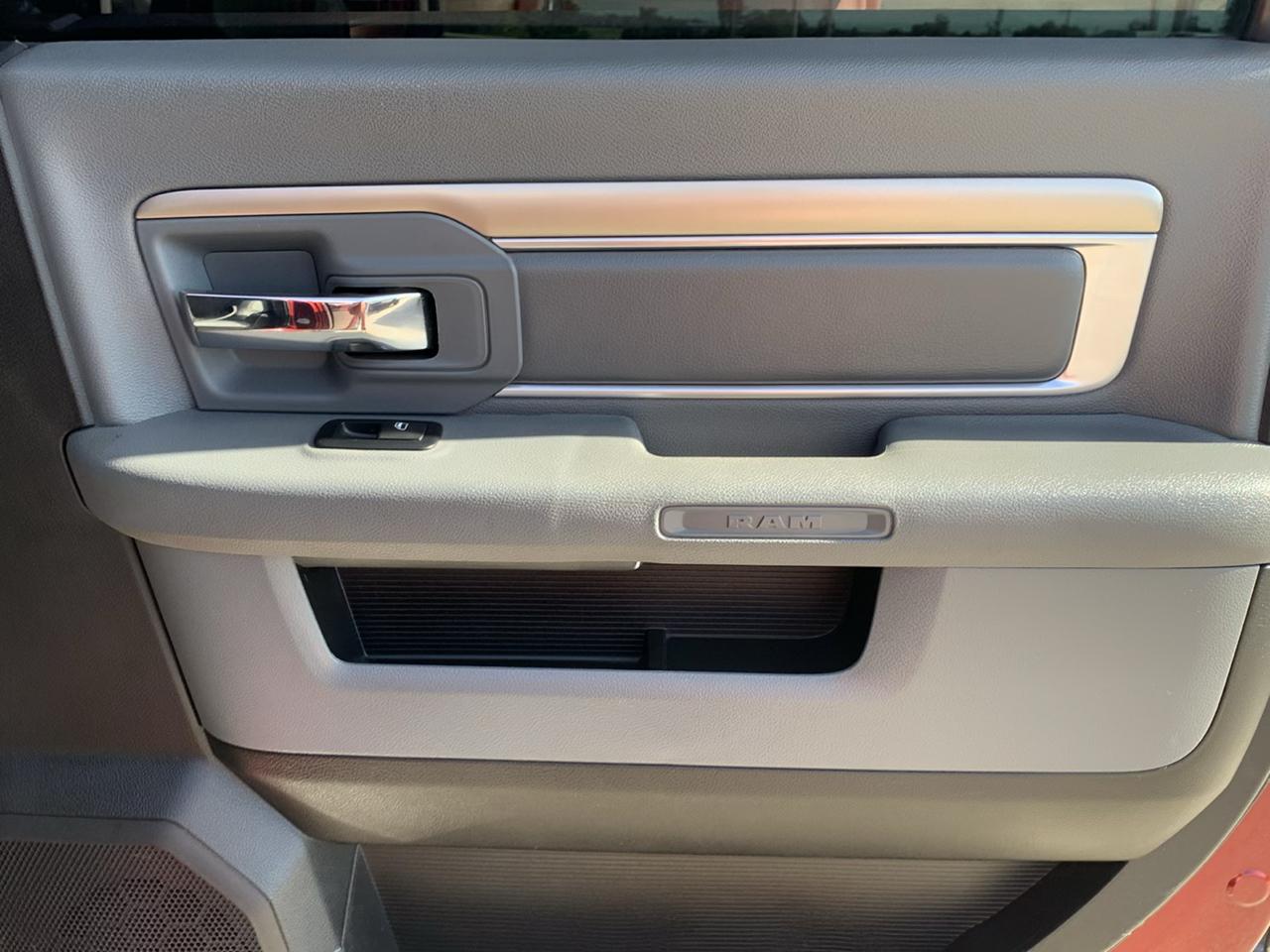 RAM 2500 SLT 4x4 Crew Cab 6'4" Box 2017
