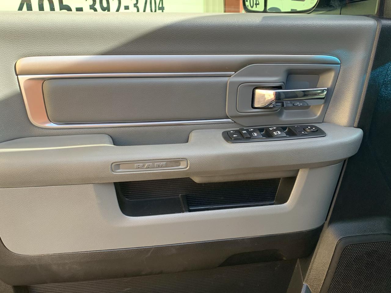 RAM 2500 SLT 4x4 Crew Cab 6'4" Box 2017