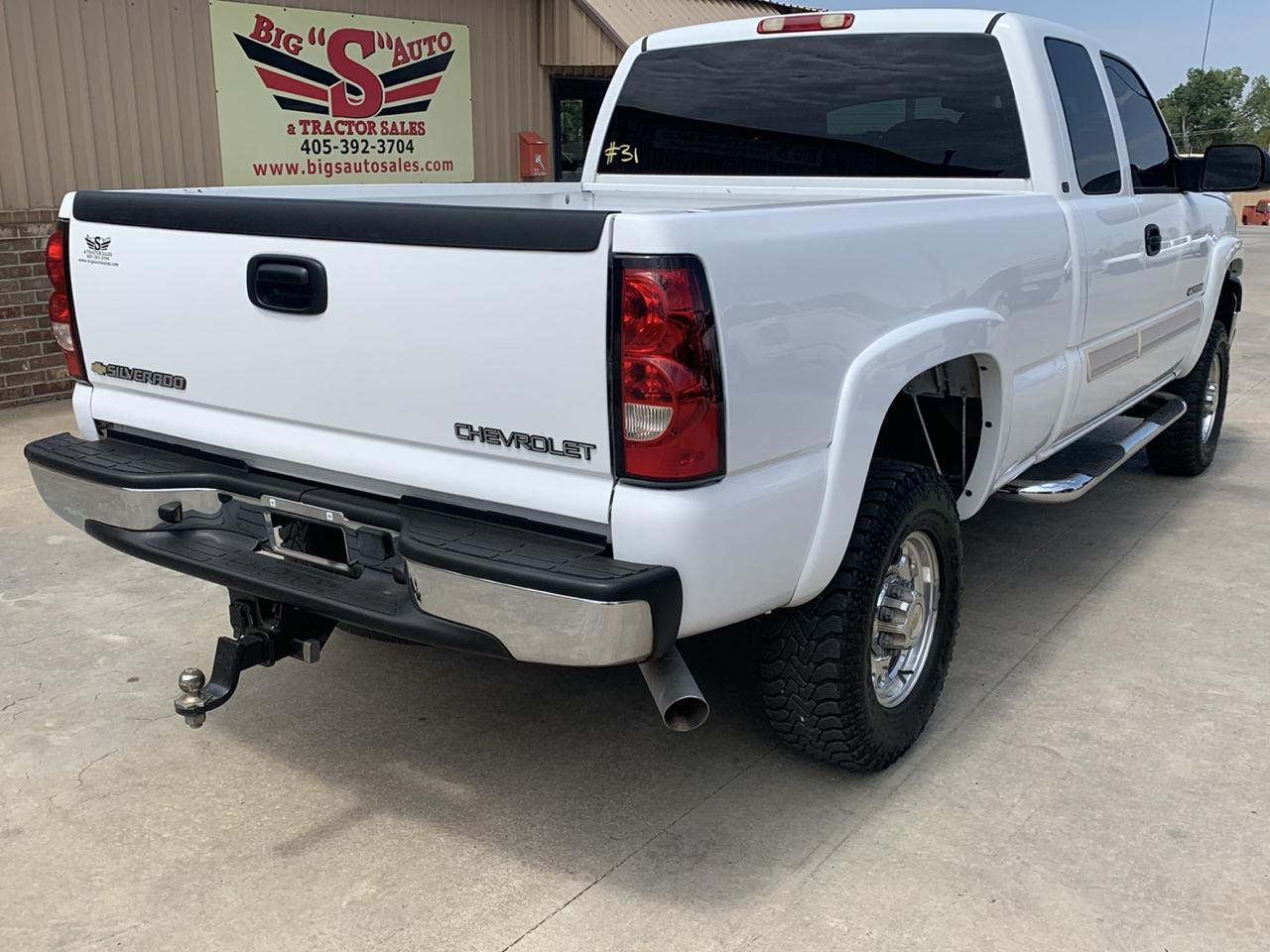 Chevrolet Silverado 2500HD Ext Cab 143.5" WB LS 2004