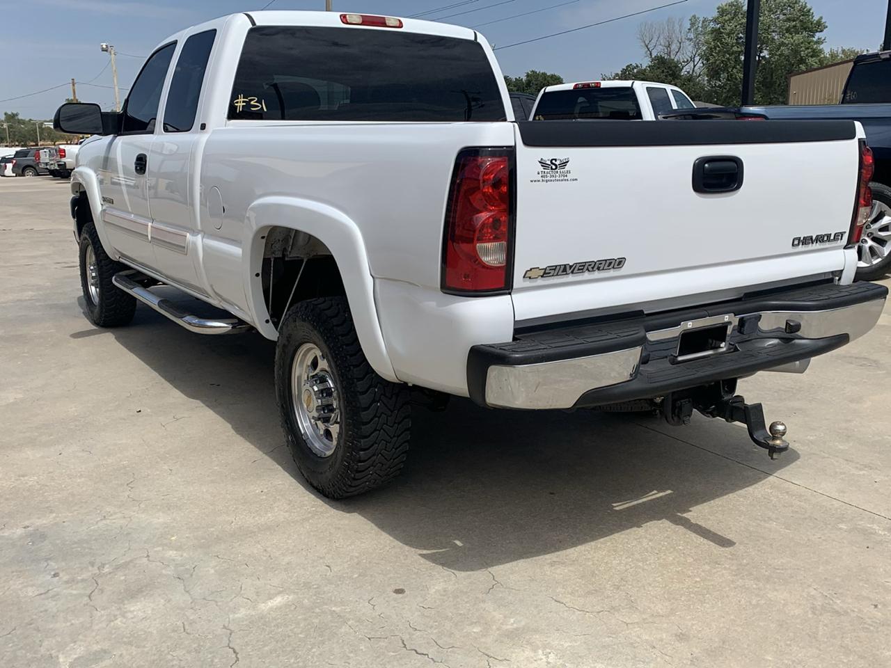Chevrolet Silverado 2500HD Ext Cab 143.5" WB LS 2004