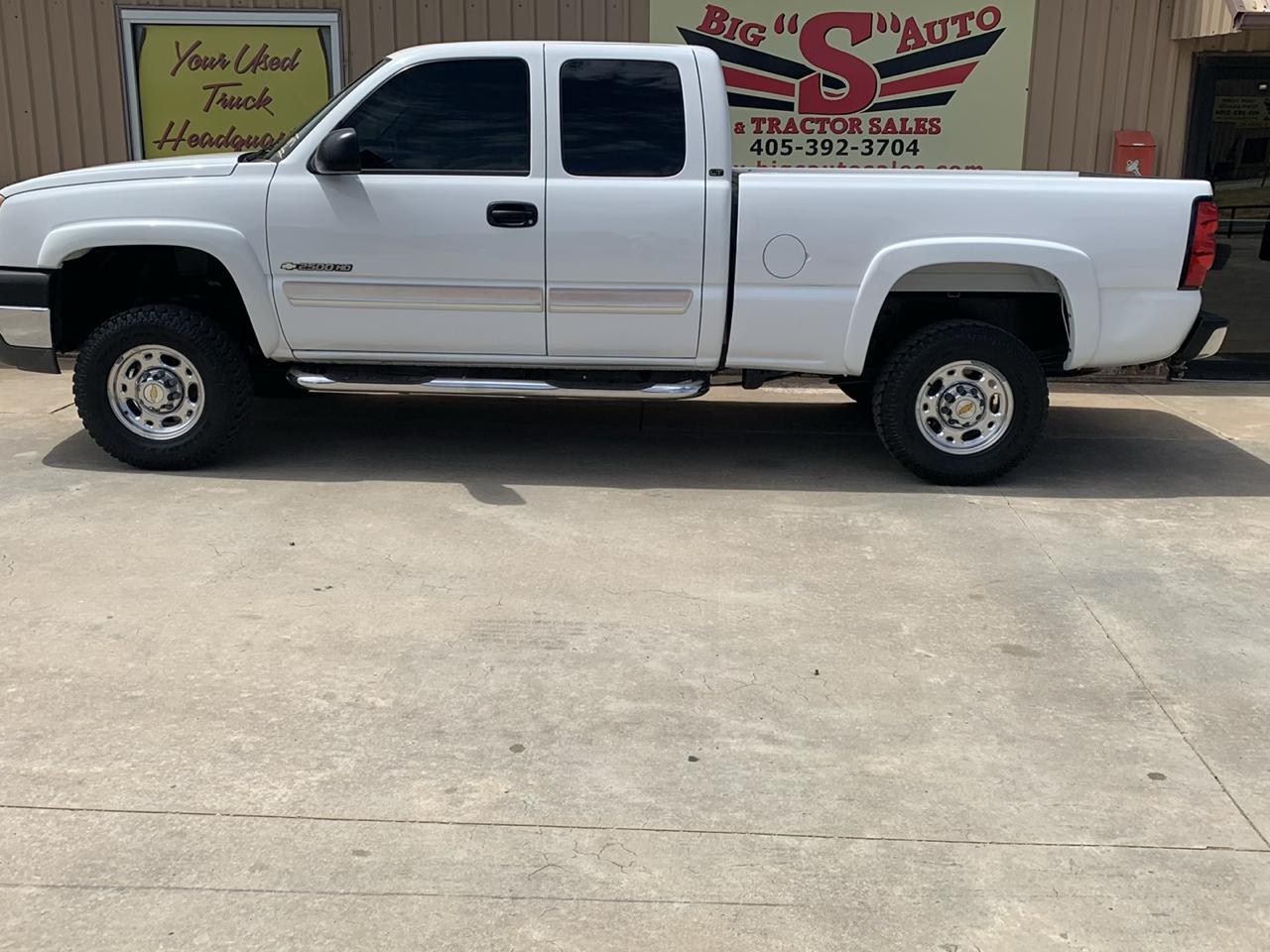 Chevrolet Silverado 2500HD Ext Cab 143.5" WB LS 2004