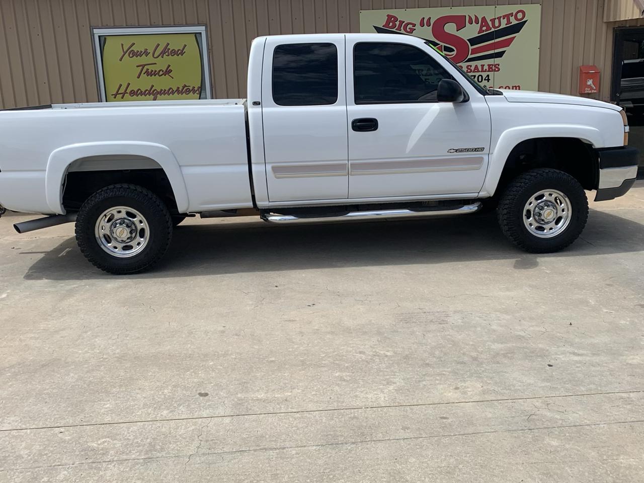 Chevrolet Silverado 2500HD Ext Cab 143.5" WB LS 2004