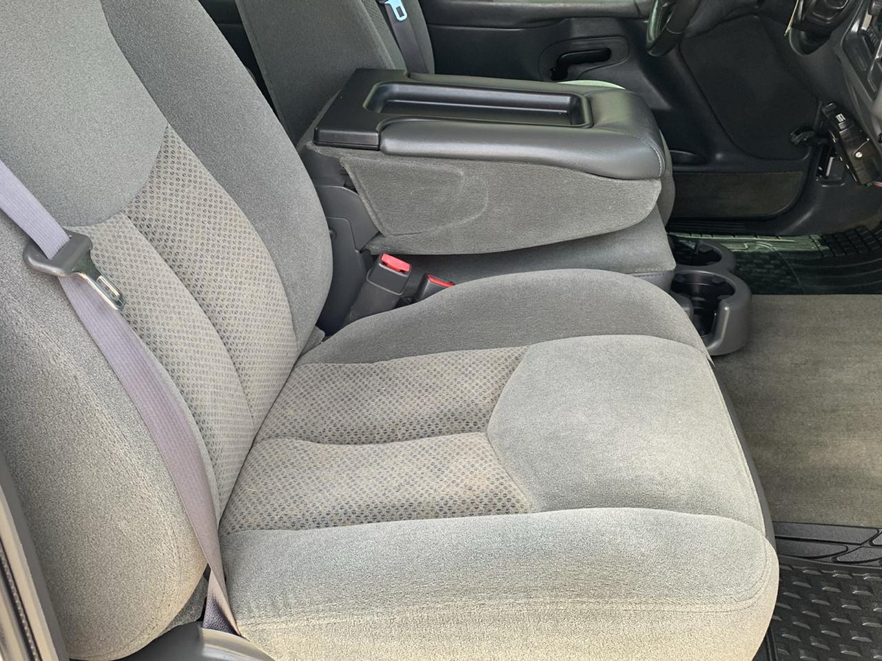 Chevrolet Silverado 2500HD Ext Cab 143.5" WB LS 2004