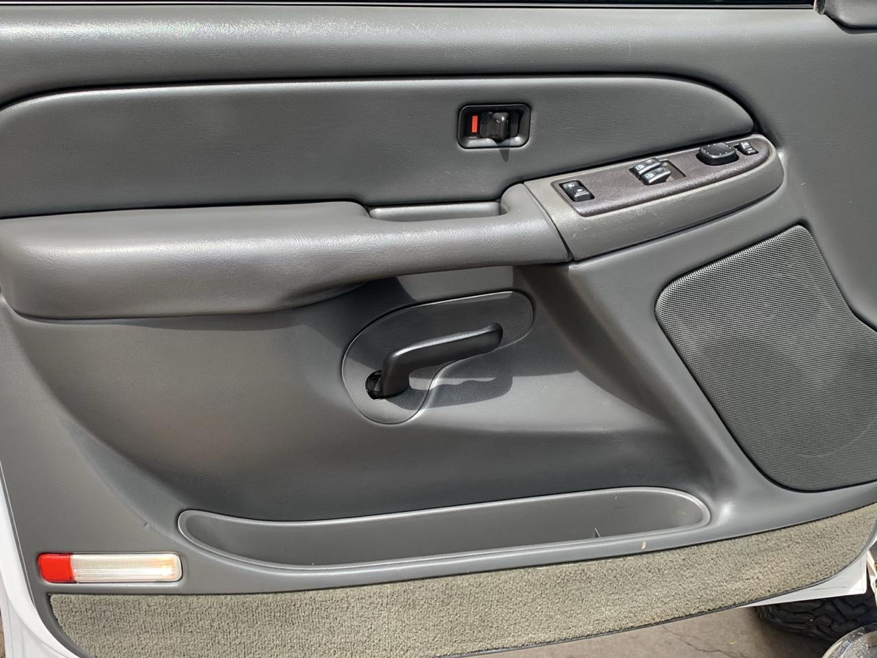 Chevrolet Silverado 2500HD Ext Cab 143.5" WB LS 2004