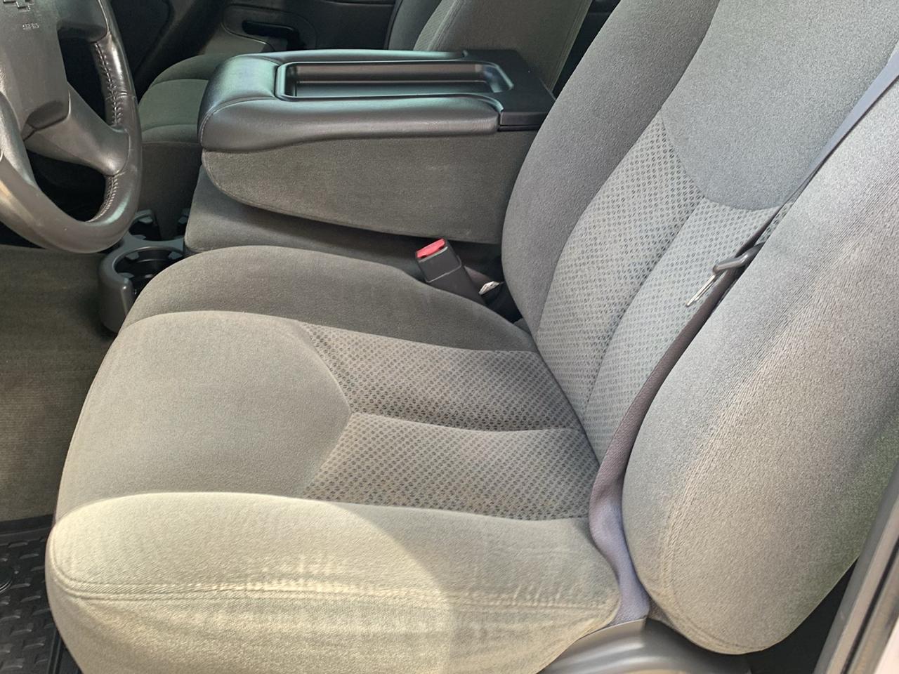 Chevrolet Silverado 2500HD Ext Cab 143.5" WB LS 2004