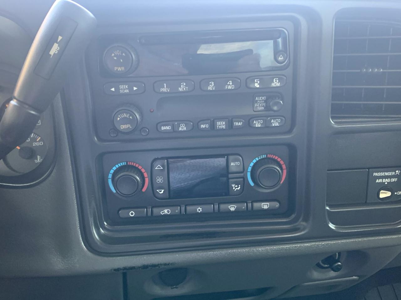 Chevrolet Silverado 2500HD Ext Cab 143.5" WB LS 2004