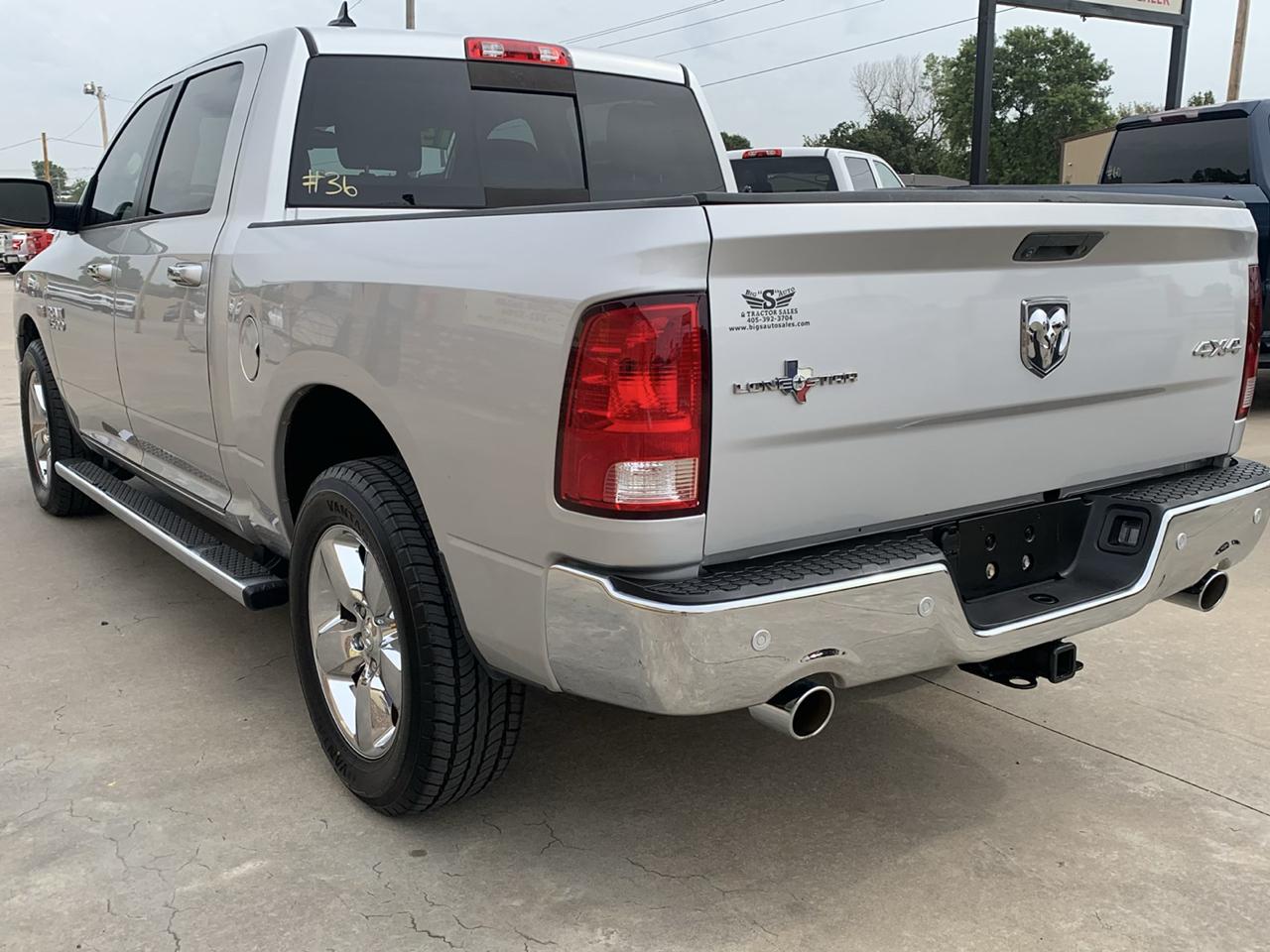 RAM 1500 4WD Crew Cab 140.5" Lone Star 2015