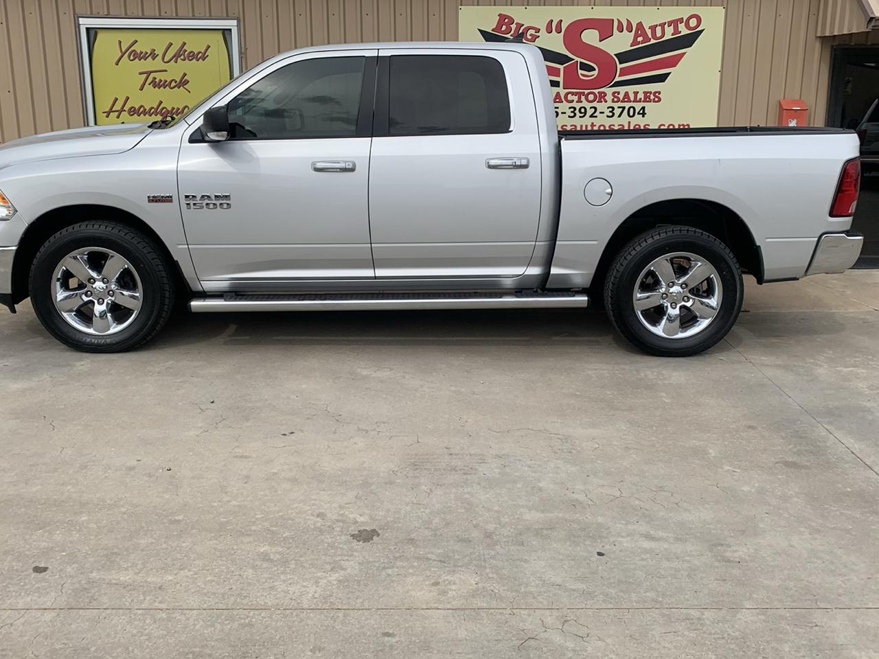 RAM 1500 4WD Crew Cab 140.5" Lone Star 2015