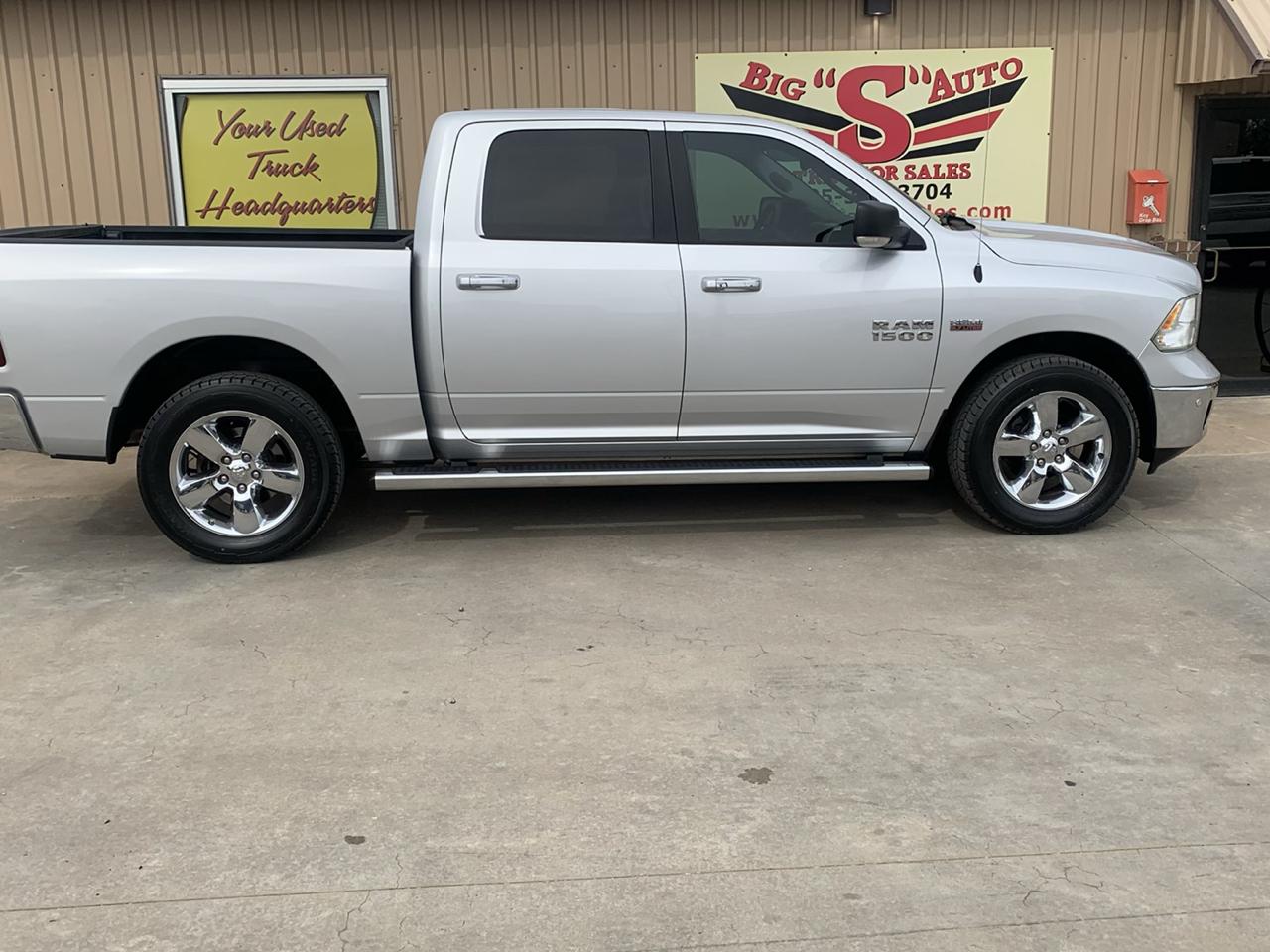 RAM 1500 4WD Crew Cab 140.5" Lone Star 2015