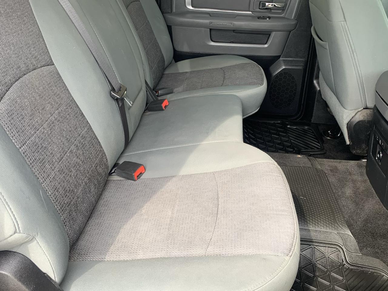 RAM 1500 4WD Crew Cab 140.5" Lone Star 2015