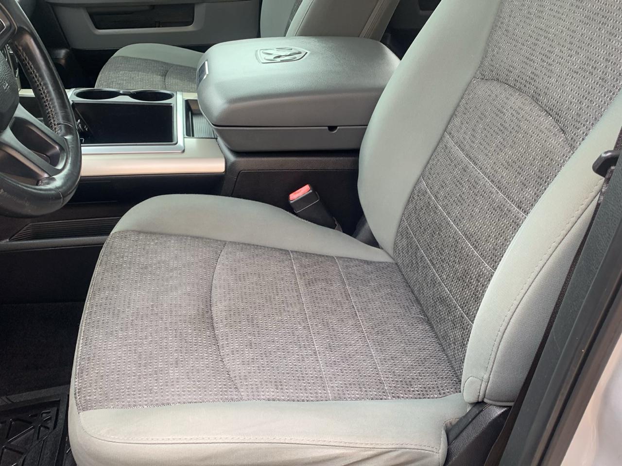RAM 1500 4WD Crew Cab 140.5" Lone Star 2015