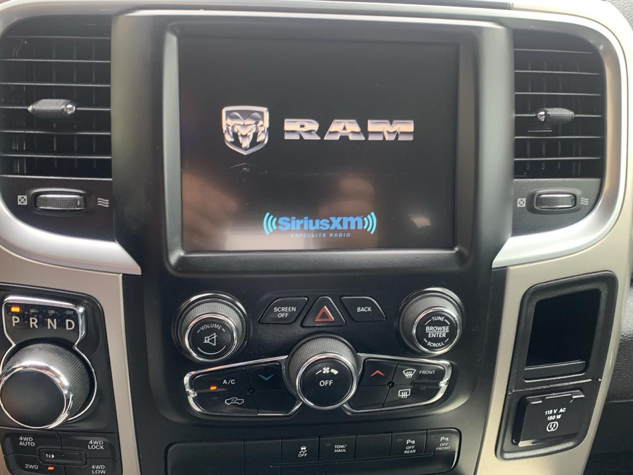 RAM 1500 4WD Crew Cab 140.5" Lone Star 2015
