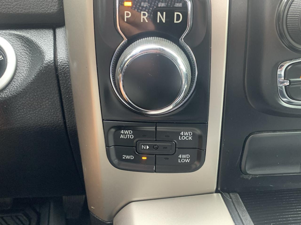 RAM 1500 4WD Crew Cab 140.5" Lone Star 2015