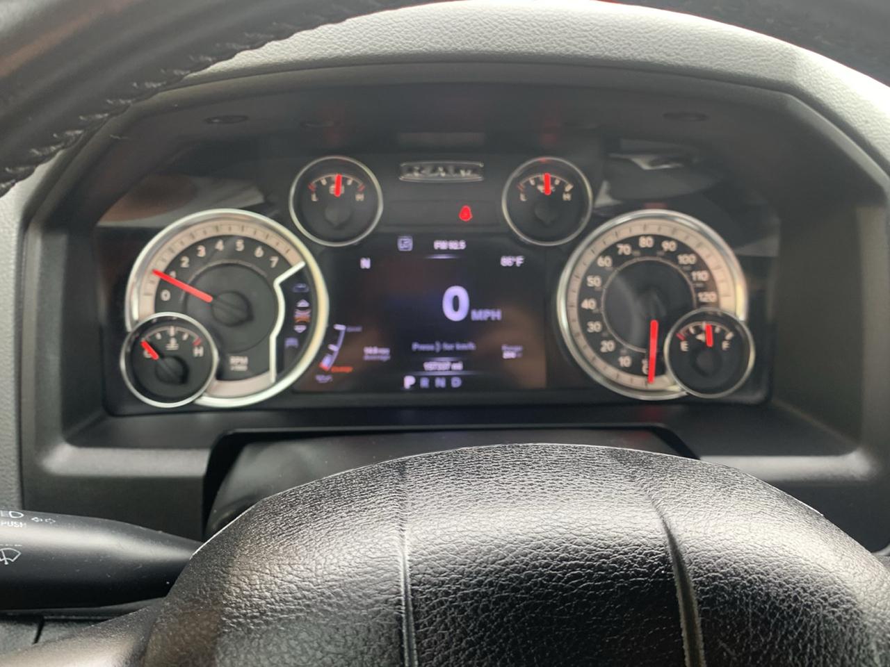 RAM 1500 4WD Crew Cab 140.5" Lone Star 2015