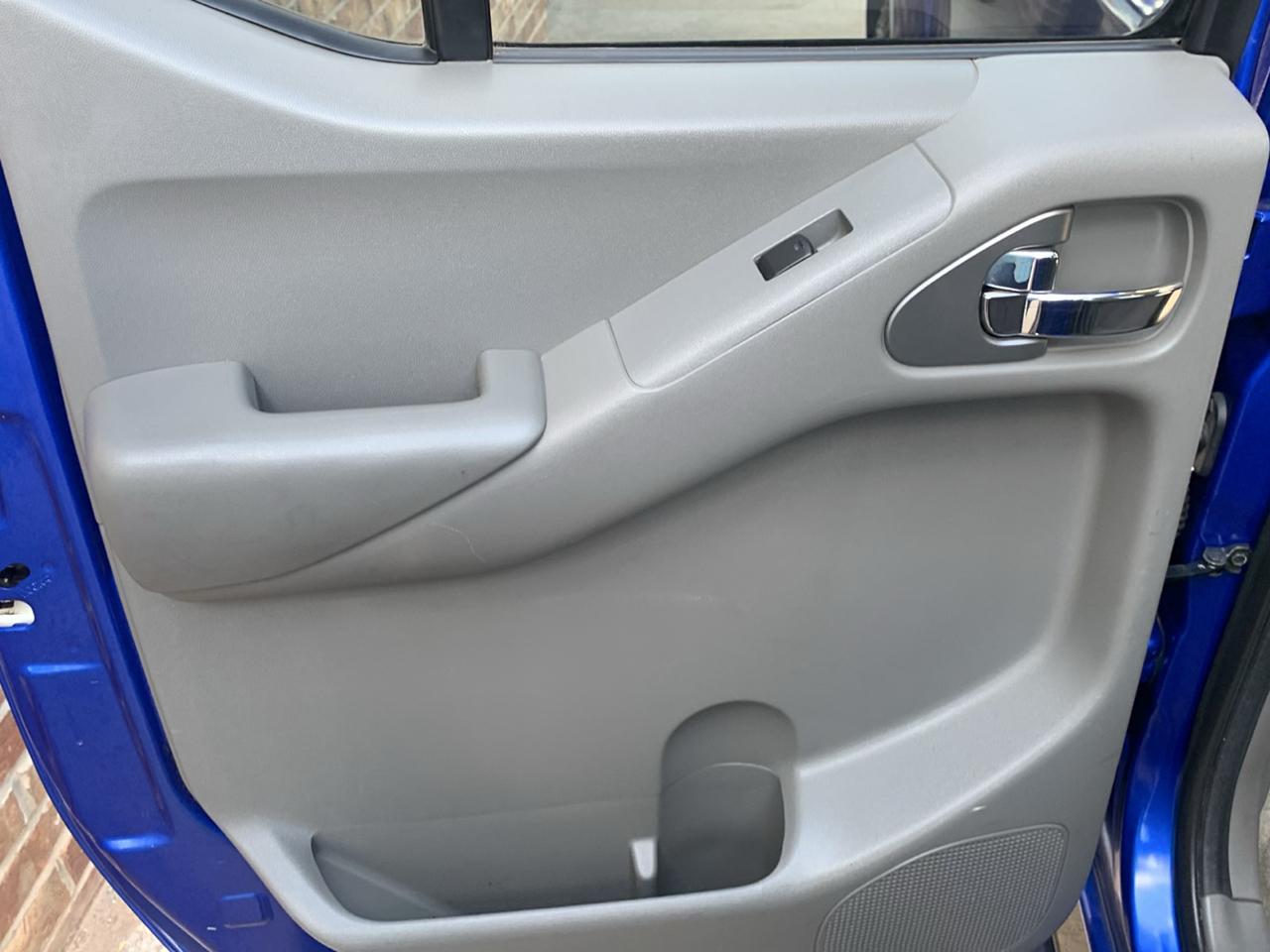 Nissan Frontier 2WD Crew Cab SWB Auto SV 2012