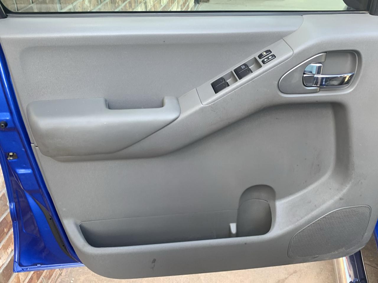 Nissan Frontier 2WD Crew Cab SWB Auto SV 2012