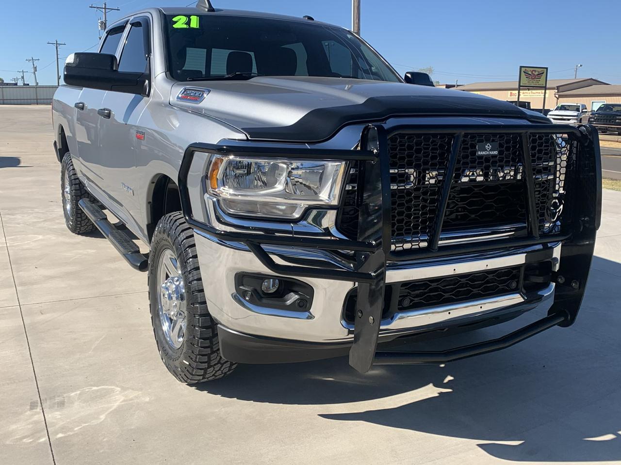 RAM 2500 Tradesman 4x4 Crew Cab 6'4" Box 2021