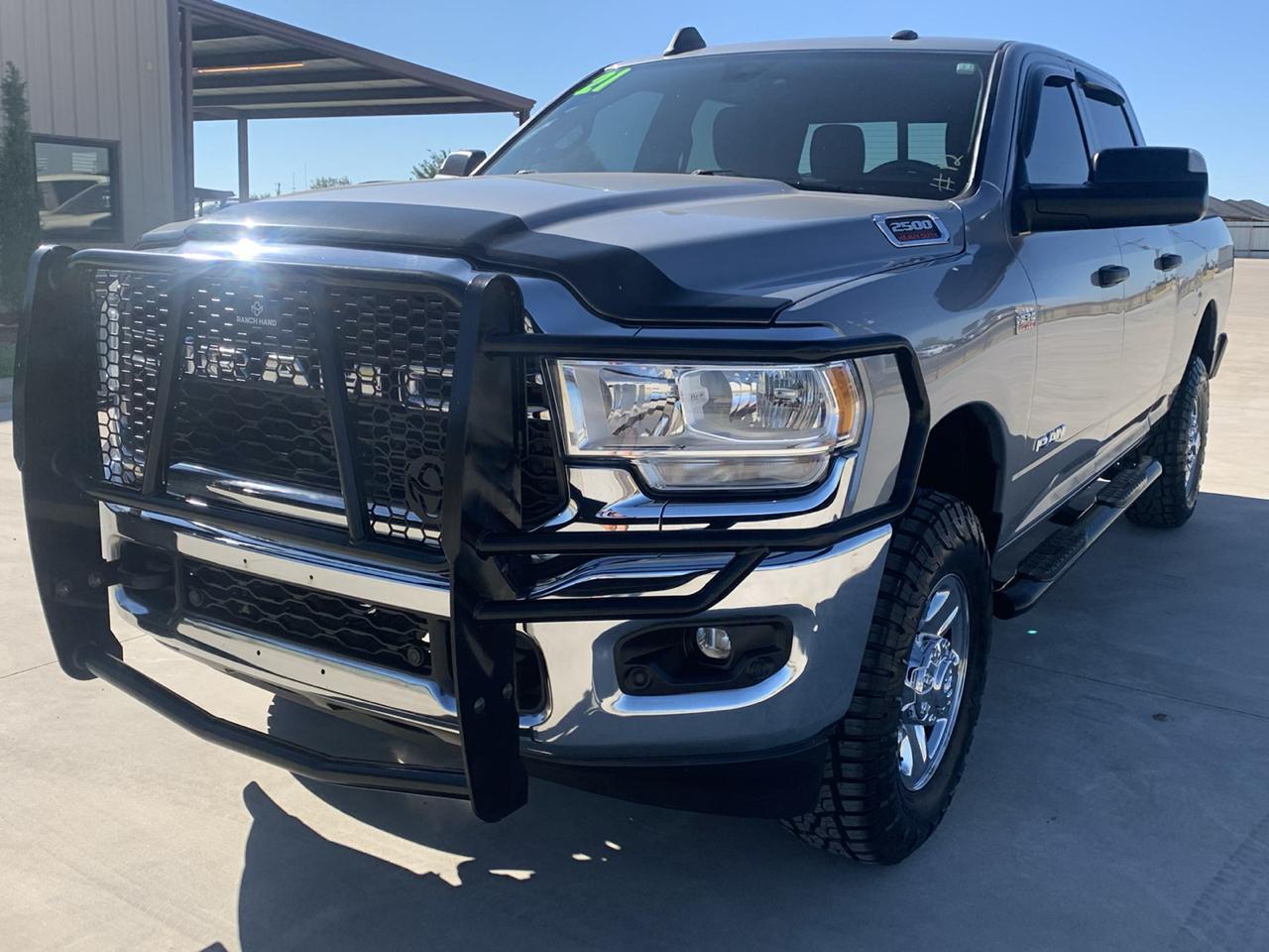 RAM 2500 Tradesman 4x4 Crew Cab 6'4" Box 2021