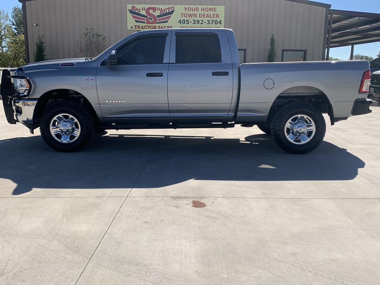 RAM 2500 Tradesman 4x4 Crew Cab 6'4" Box 2021
