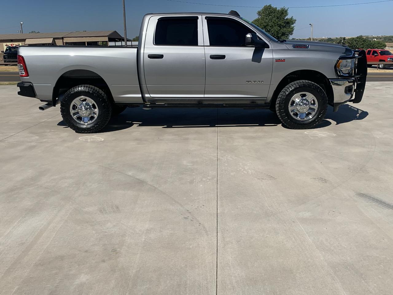 RAM 2500 Tradesman 4x4 Crew Cab 6'4" Box 2021