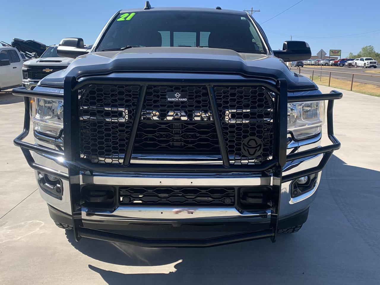 RAM 2500 Tradesman 4x4 Crew Cab 6'4" Box 2021
