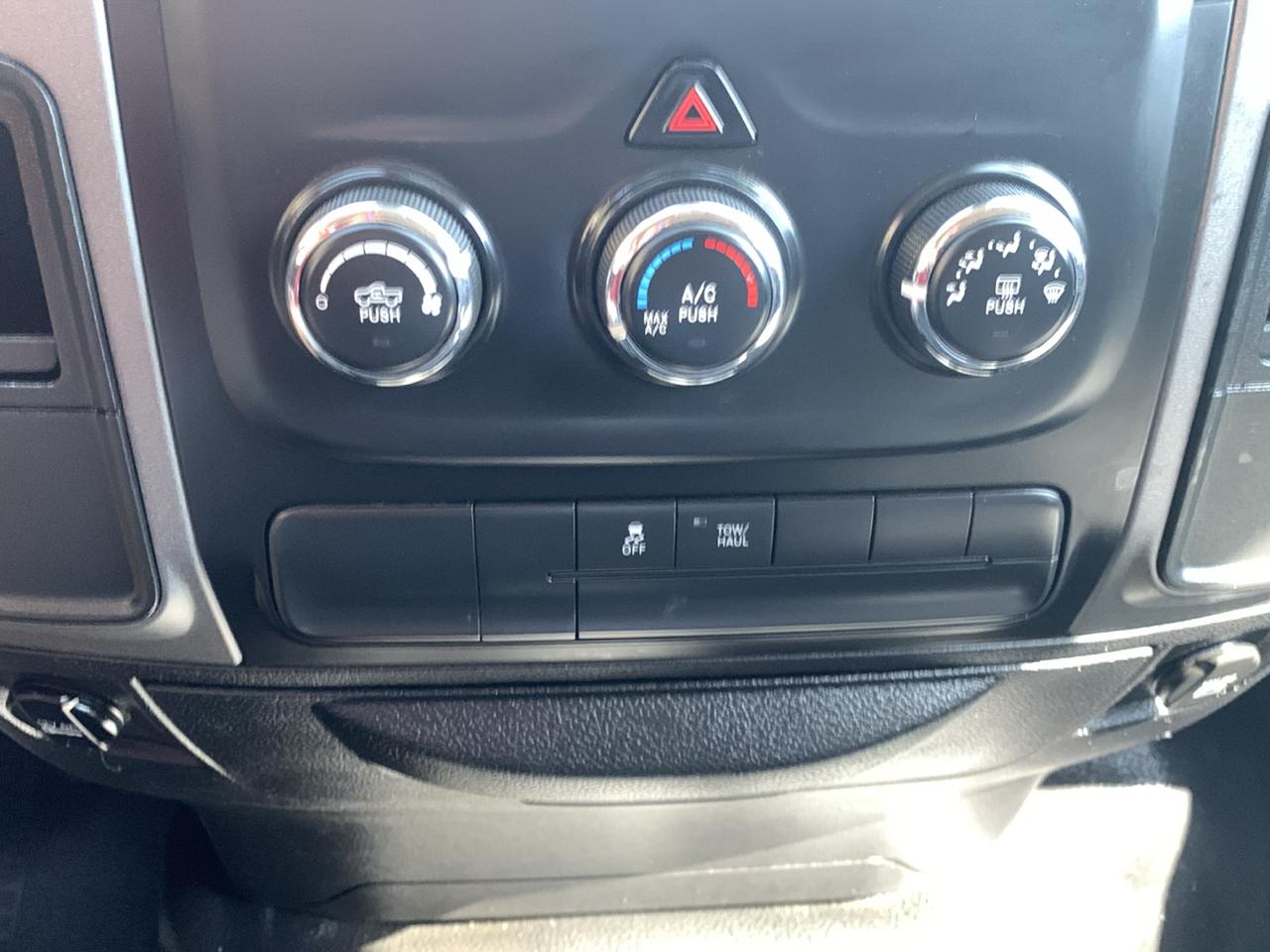 RAM 1500 2WD Quad Cab 140.5" Tradesman 2014