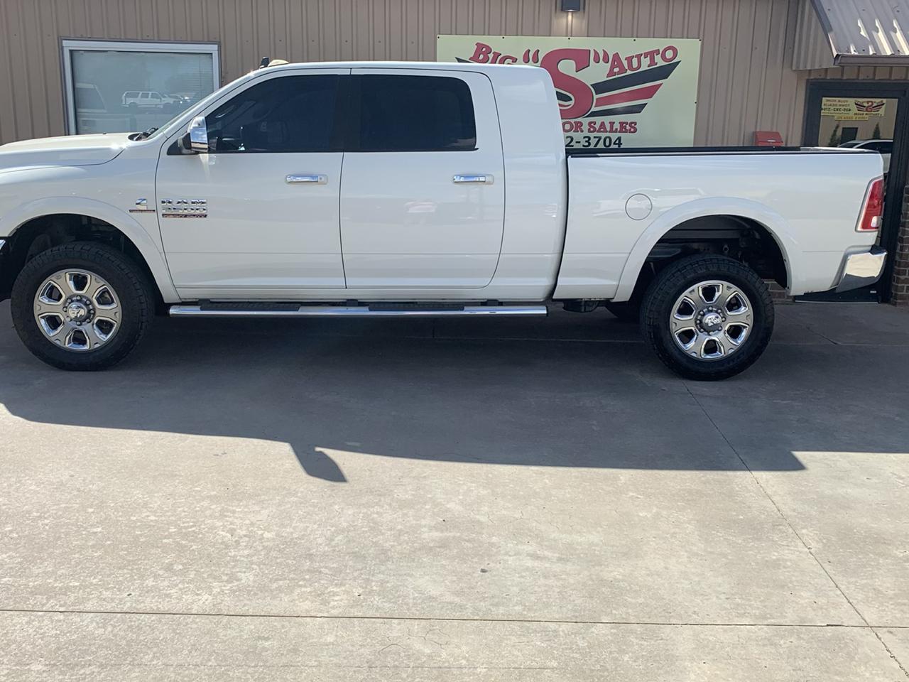 RAM 2500 Laramie 4x4 Mega Cab 6'4" Box 2018