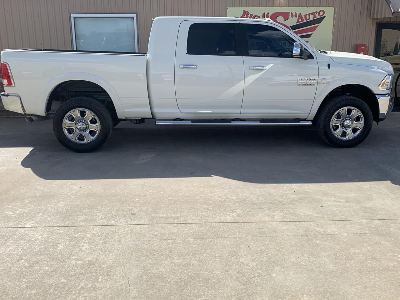 RAM 2500 Laramie 4x4 Mega Cab 6'4" Box 2018