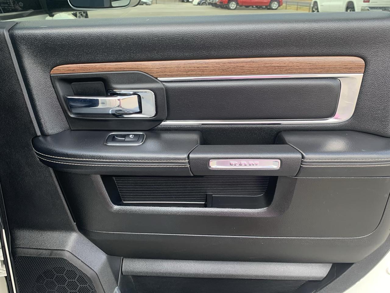 RAM 2500 Laramie 4x4 Mega Cab 6'4" Box 2018