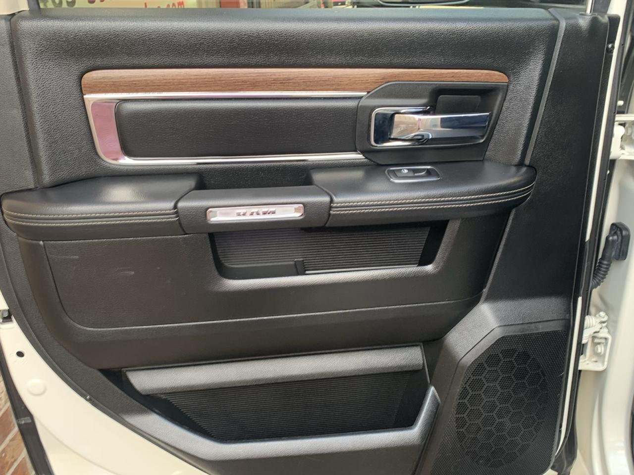 RAM 2500 Laramie 4x4 Mega Cab 6'4" Box 2018