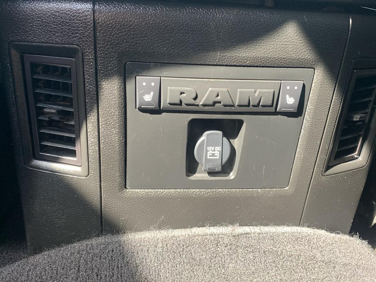 RAM 2500 Laramie 4x4 Mega Cab 6'4" Box 2018