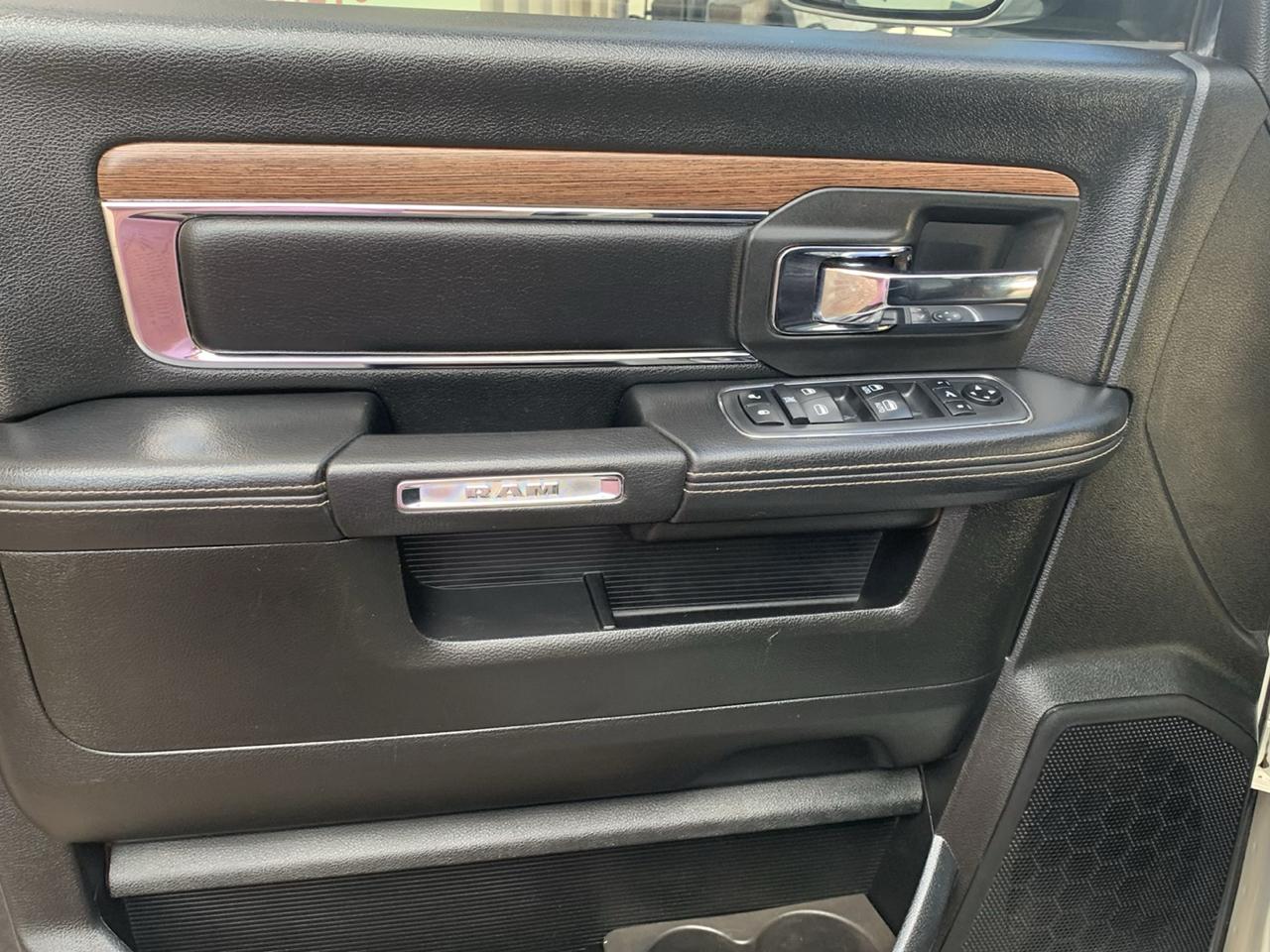 RAM 2500 Laramie 4x4 Mega Cab 6'4" Box 2018