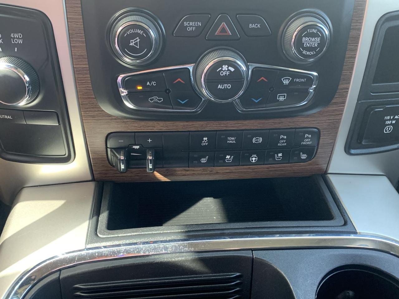 RAM 2500 Laramie 4x4 Mega Cab 6'4" Box 2018