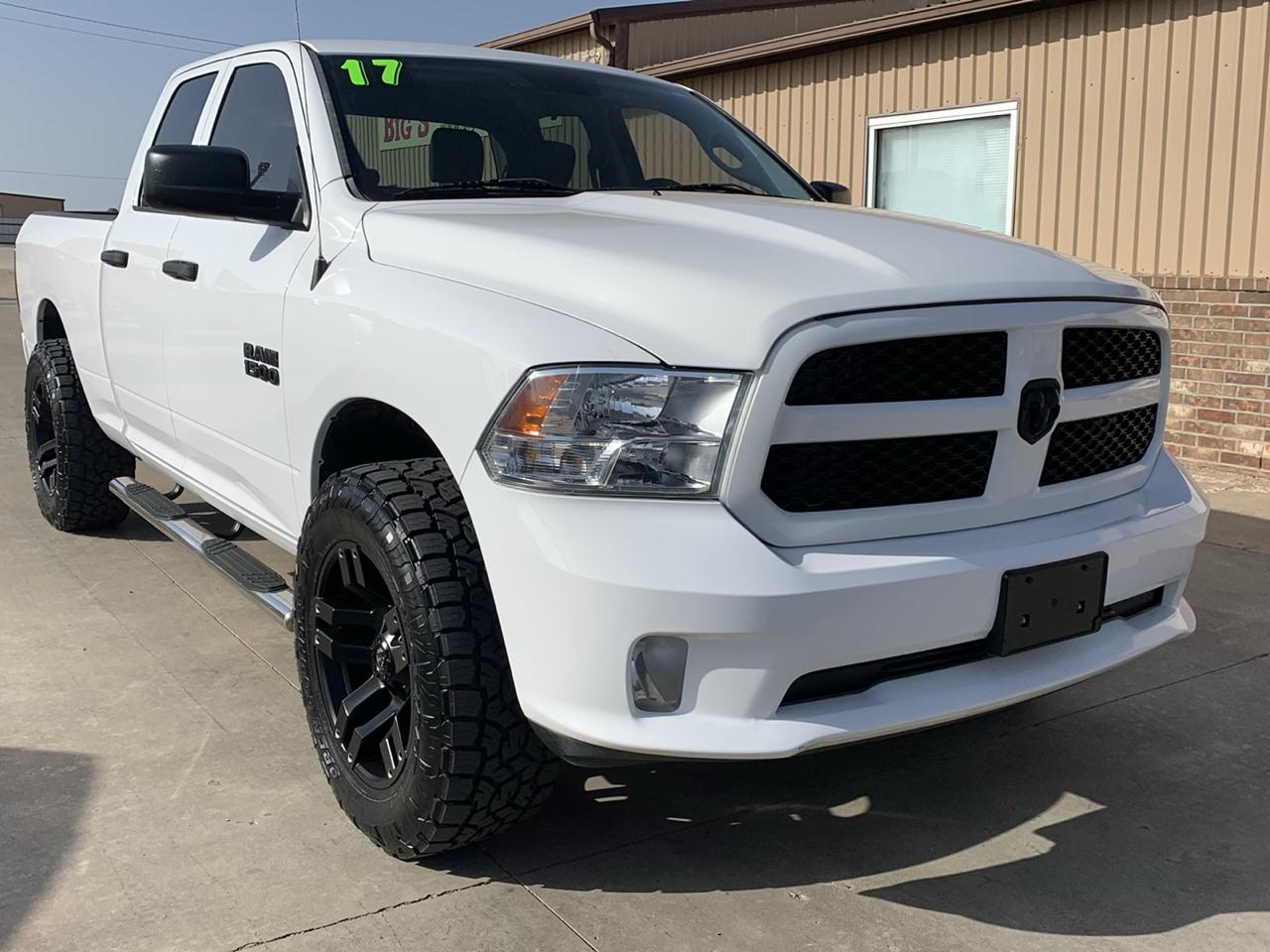 RAM 1500 Express 4x2 Quad Cab 6'4" Box 2017