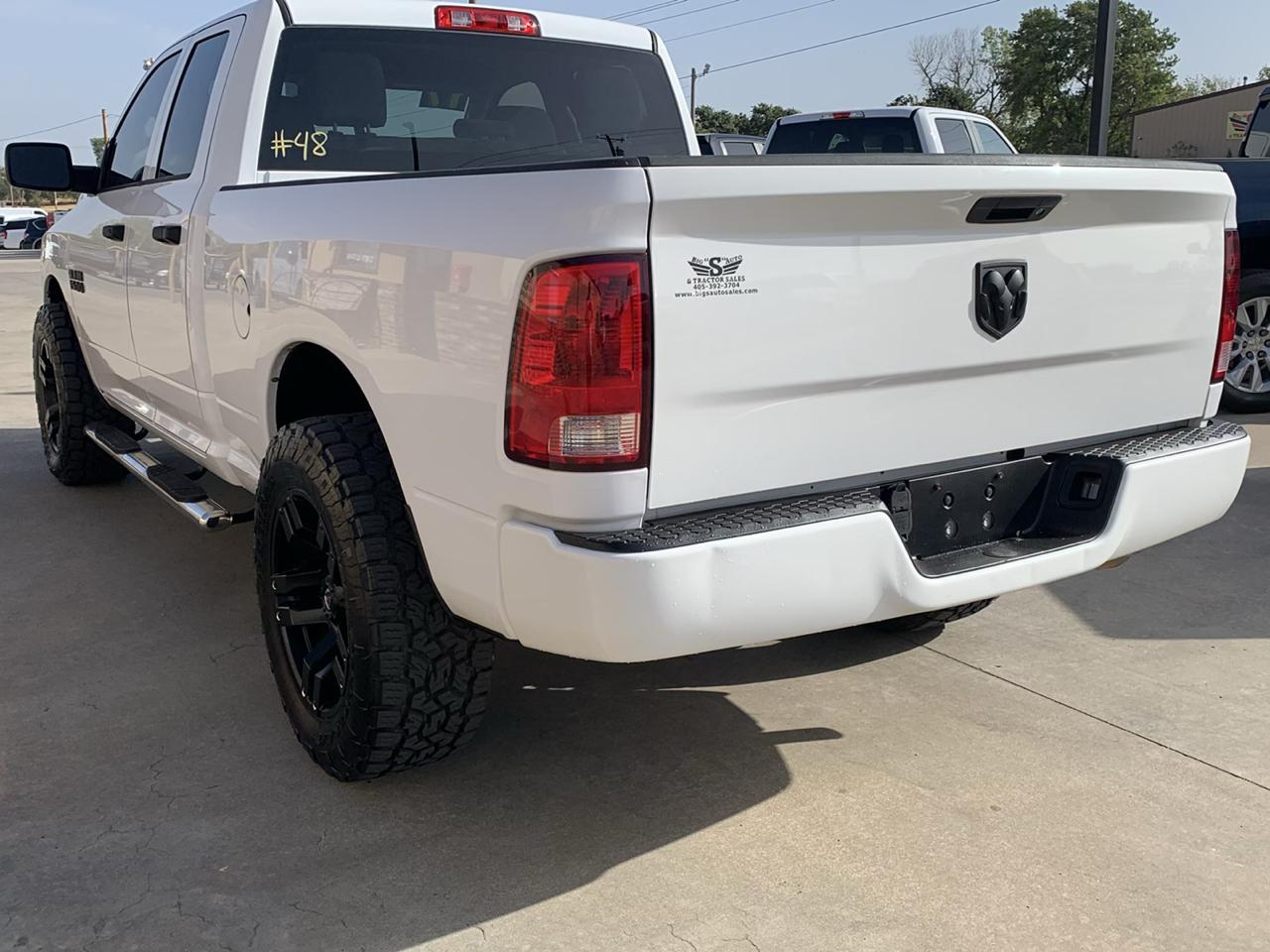 RAM 1500 Express 4x2 Quad Cab 6'4" Box 2017