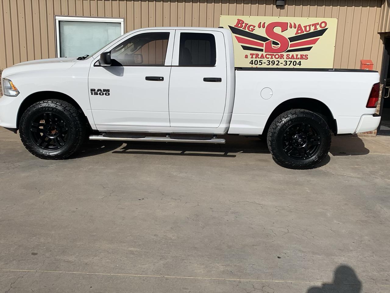 RAM 1500 Express 4x2 Quad Cab 6'4" Box 2017