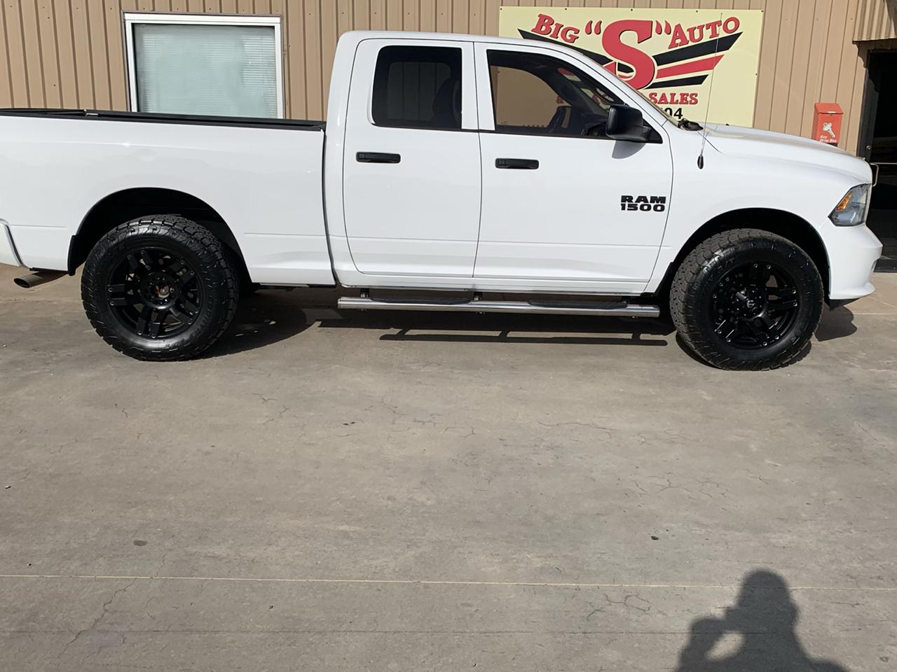 RAM 1500 Express 4x2 Quad Cab 6'4" Box 2017