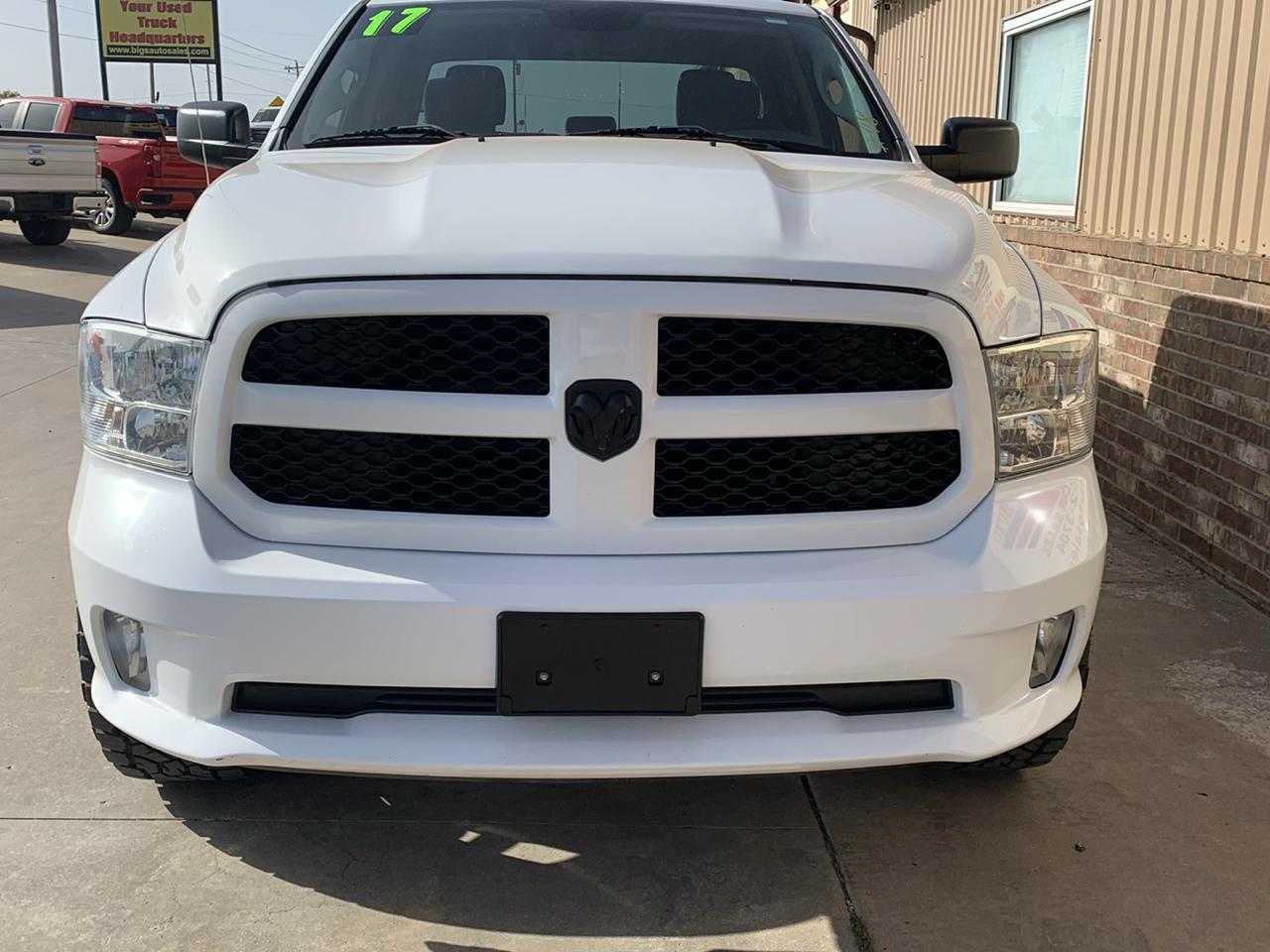 RAM 1500 Express 4x2 Quad Cab 6'4" Box 2017